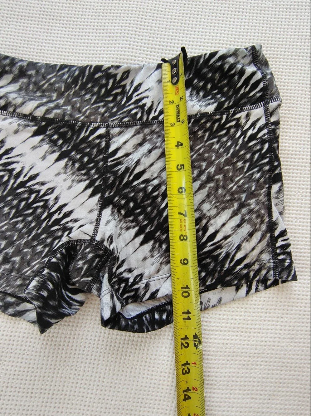 Athleta Black & White Abstract Pattern Athletic Shorts